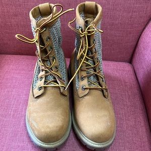 TIMERLAND WOMENS‎ CROCHETED LEATHER BOOTS